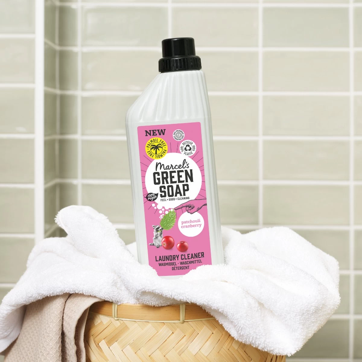 Marcel's Green Soap Wasmiddel Patchouli & Cranberry - 6 X 1 Liter 4 Marcel's Green Soap Wasmiddel Patchouli & Cranberry - 6 X 1 Liter - Afbeelding 2