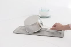 Brabantia SinkSide Afdruiprek Compact - Mid Grey -Schoonmaakproducten Winkel 1200x801 1